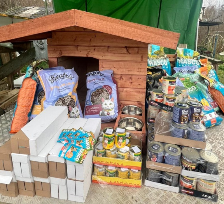 Dino Zoo sniedz ķepu dzīvnieku patversmēm